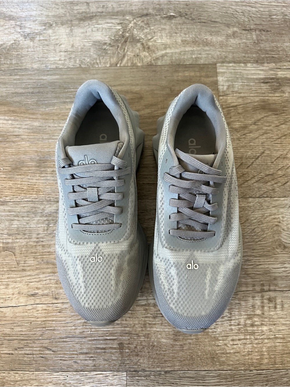 ALO Runner Running Sneaker Grey - Picture 4 of 9